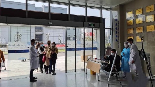 遠紅外線自動測溫儀無接觸,速篩查,提高通行效率,降低傳染風(fēng)險